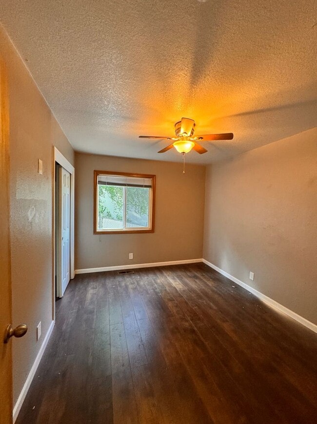 Building Photo - 1327 NW Vallejo St