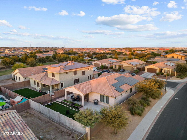 Building Photo - Las Brisas Beauty