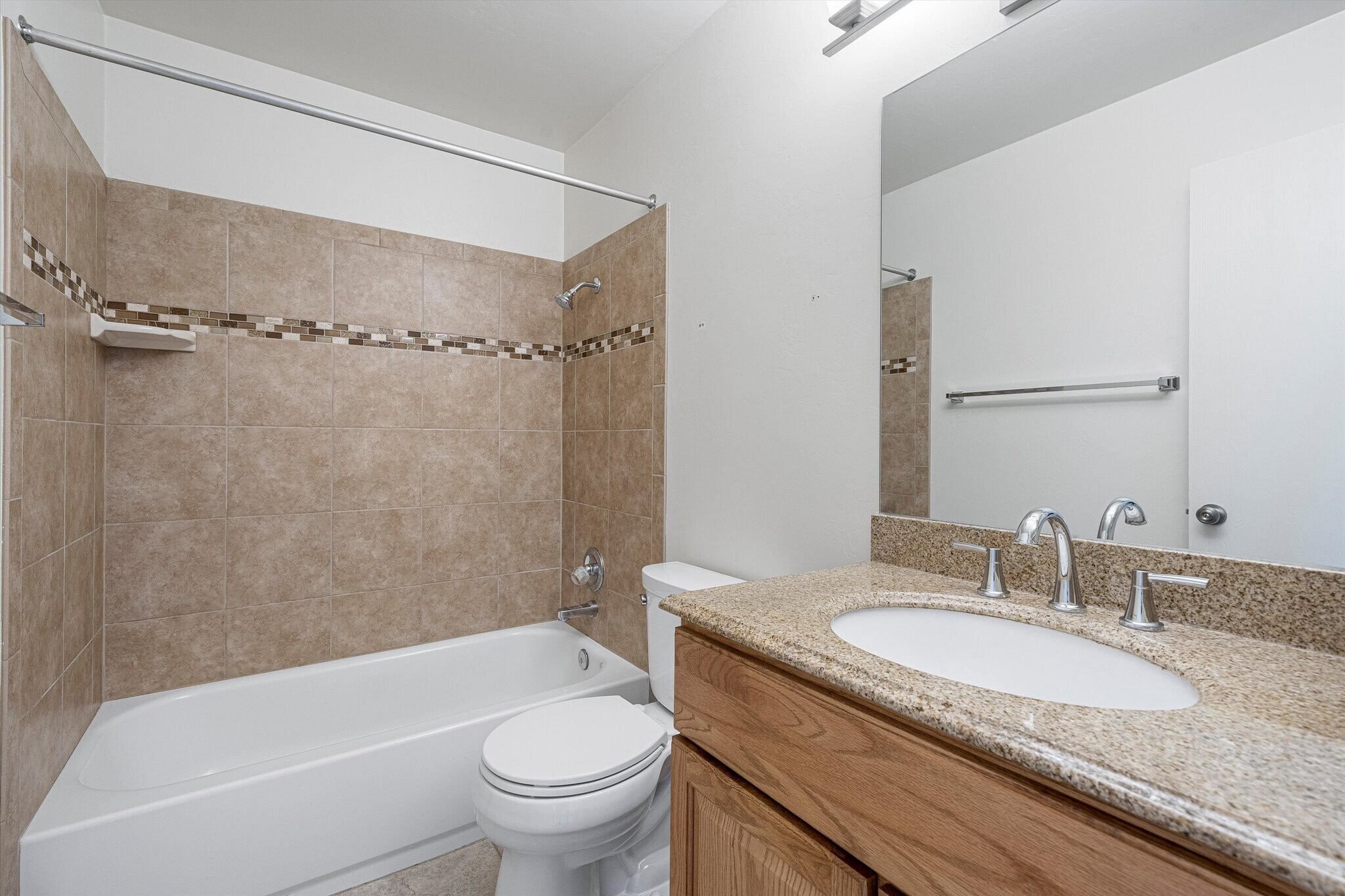 Building Photo - 1529 E Glenn St