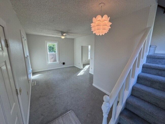 Building Photo - 3-Bedroom Home in the Sunnyland neighborhood! Move in Ready Now! Lease to End on 7/30/2026