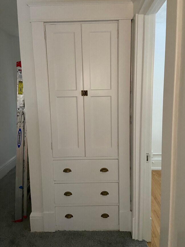 Built-in linen closet and drawers - 1517 Portland Ave