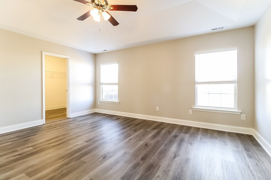 Building Photo - 6131 Paducah Dr