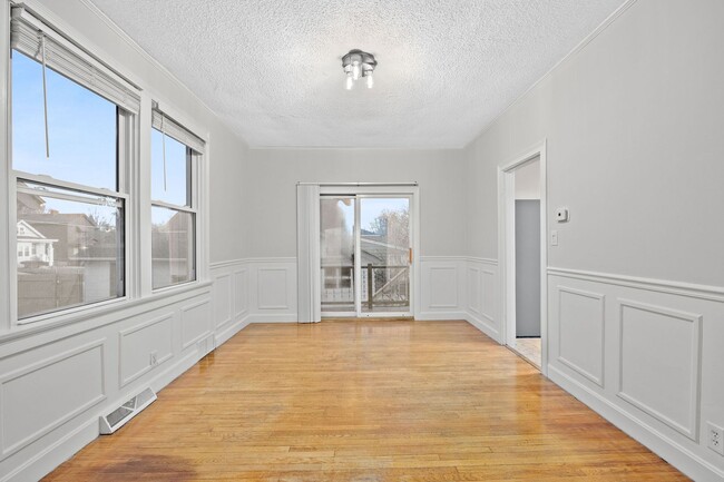 Building Photo - Cheviot- Charming 3 bed 2 bath