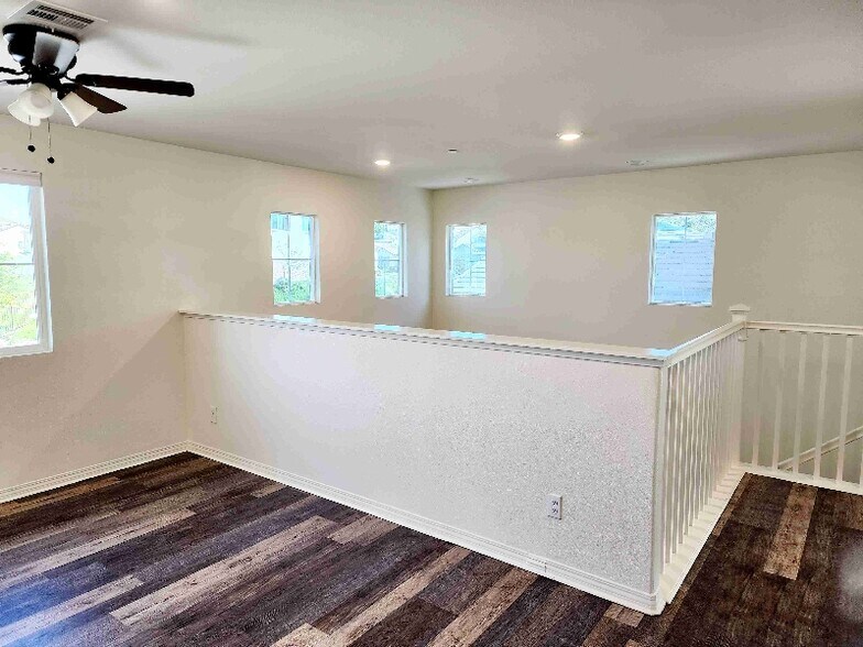 Building Photo - 26065 Plumcot Dr