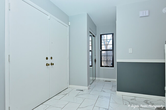 Building Photo - 638 Dordan Ct