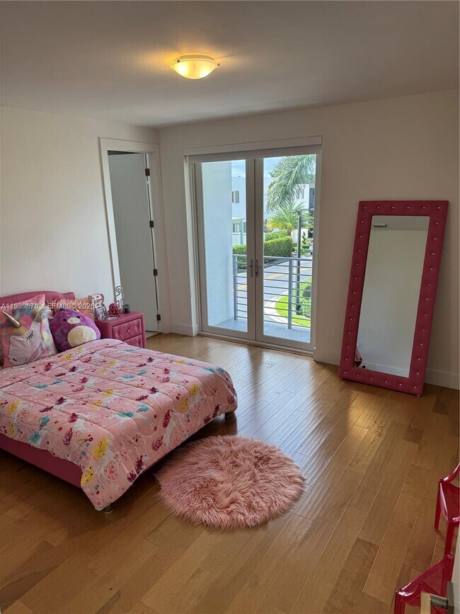 Building Photo - 7547 NW 98th Ave