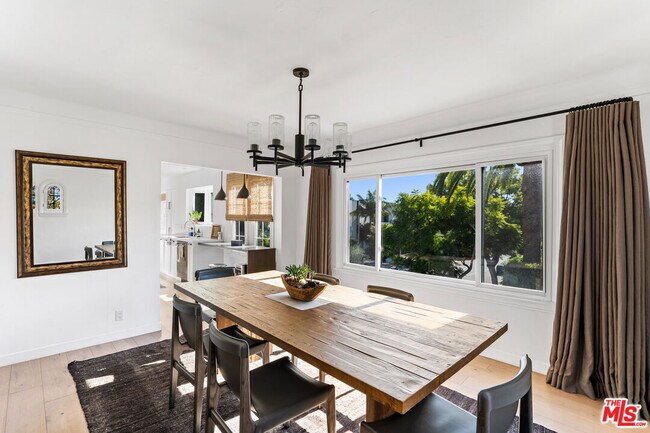 Building Photo - 502 N Sweetzer Ave