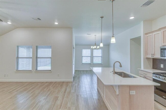 Building Photo - 2804 S Bowling Dr