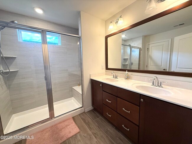 Building Photo - 6 Wisteria Ct