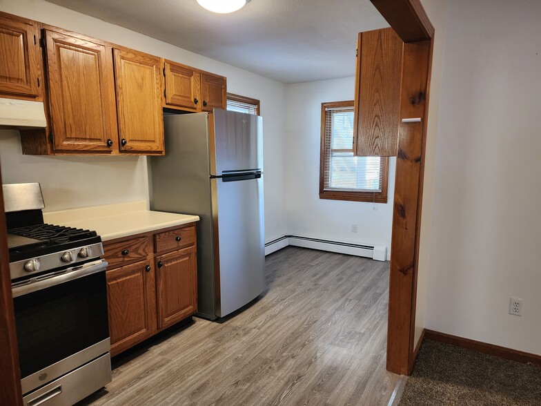 Building Photo - 31 Elm St