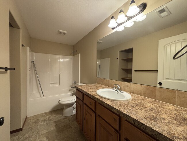 Building Photo - 2007 N Springbrook St