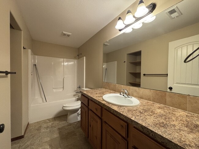 Building Photo - 2024 N Springbrook St