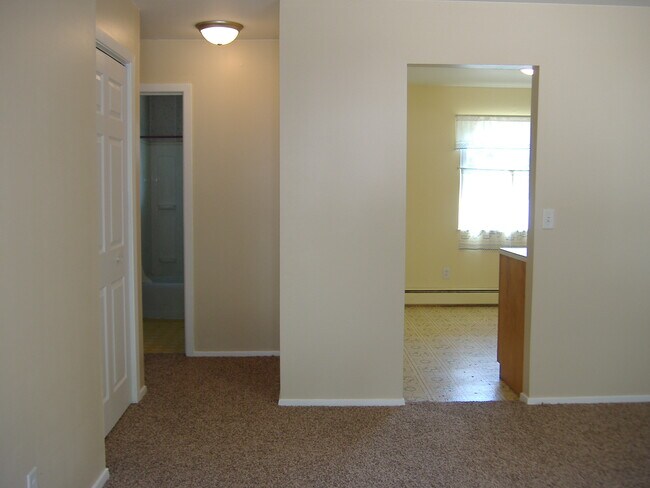 Building Photo - 717 6th Ave