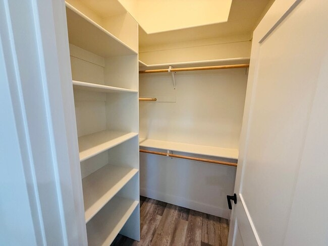 Building Photo - 1084 Dedi Ave