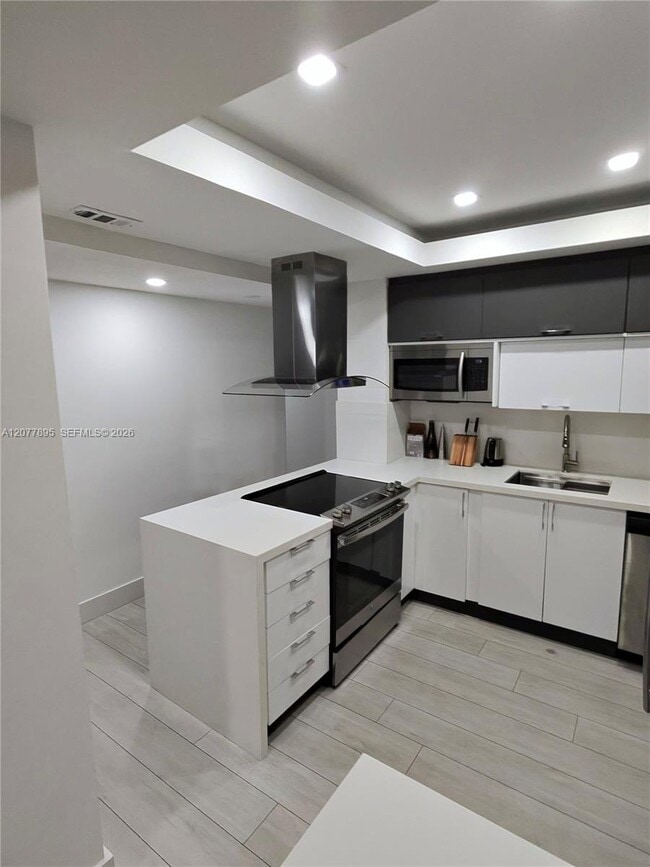 Building Photo - 500 Bayview Dr