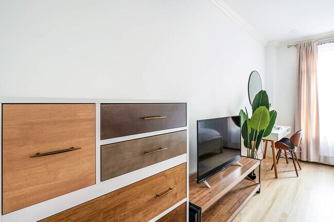 Building Photo - 1597 York Ave