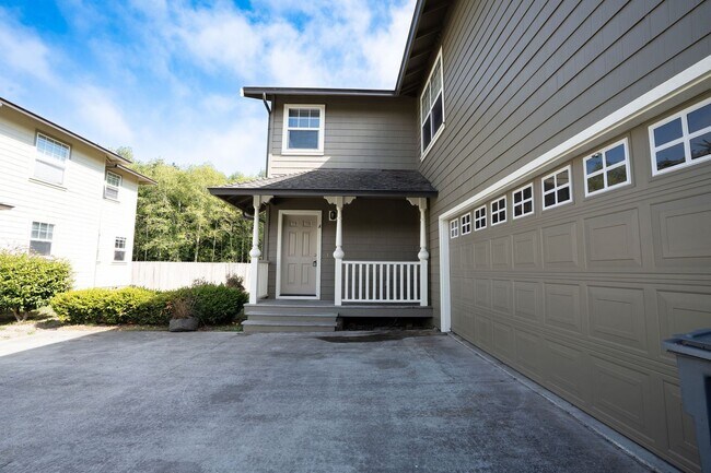 Building Photo - 2712 Meadow Creek Way