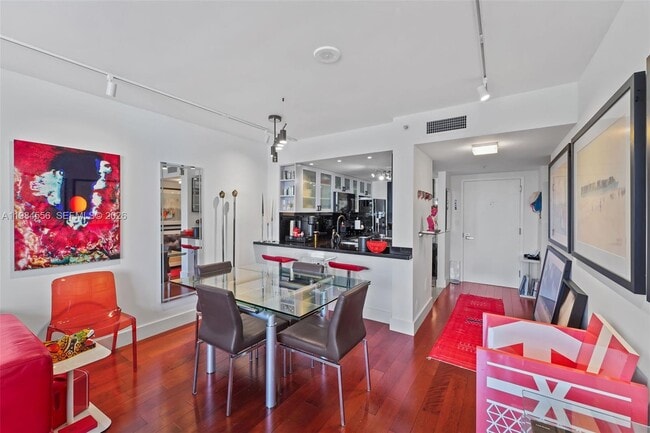 Building Photo - 650 West Ave