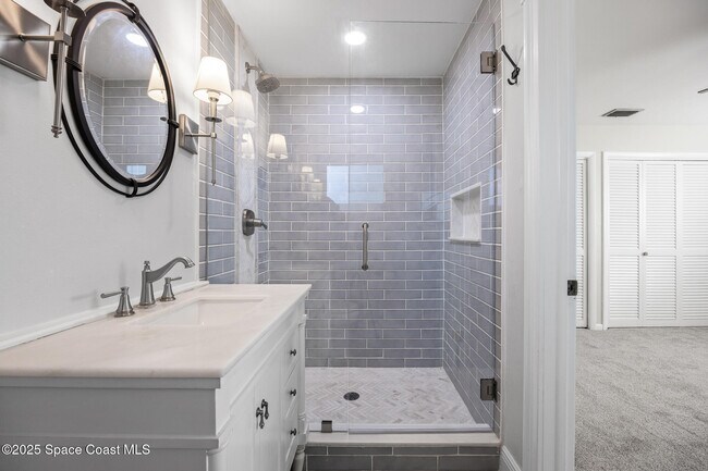 Building Photo - 3701 Warwick Dr