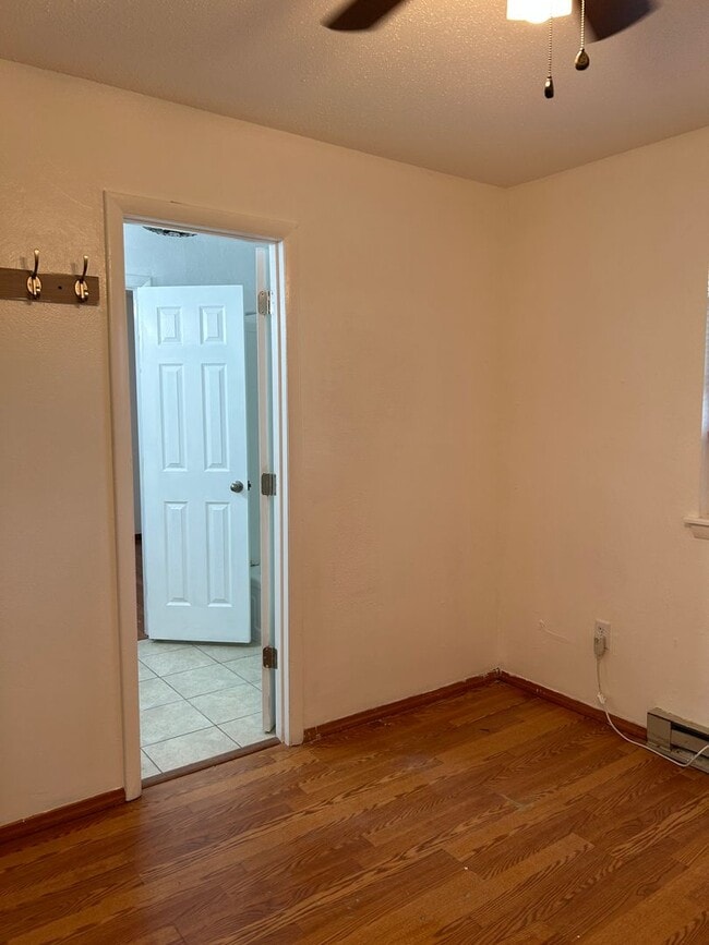 Building Photo - 3807 SE Camden Way