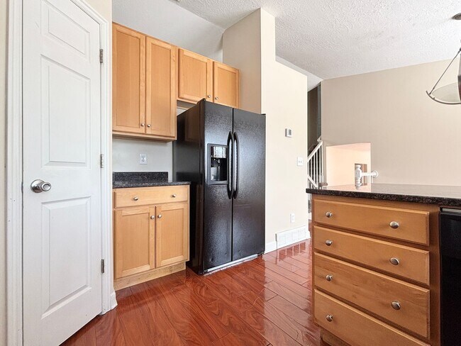Building Photo - Awesome Salt Lake Home Near Airport!