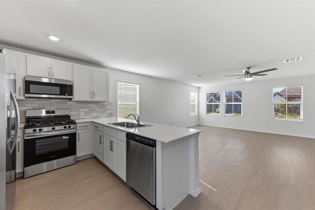 Building Photo - 385 Keefer