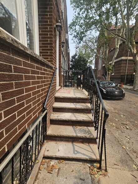 Building Photo - 2126 S Norwood St
