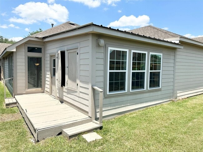 Building Photo - 5526 Stoneridge Ct