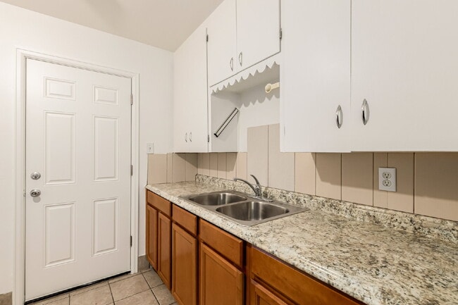 Building Photo - Fantastic 1 bedroom in Platt Park