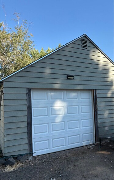 Building Photo - 1850 Amelia St