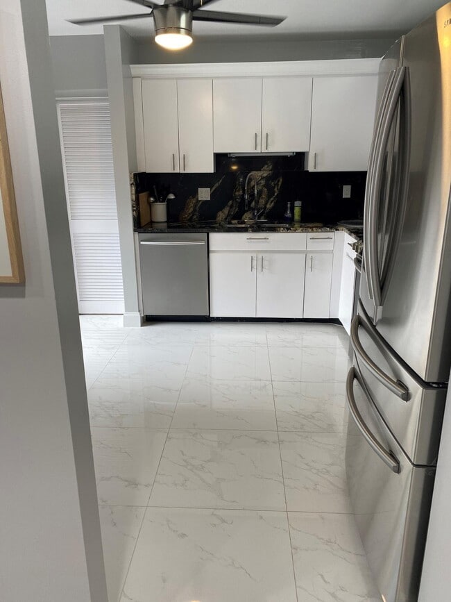 Building Photo - 7449 Glendevon Ln