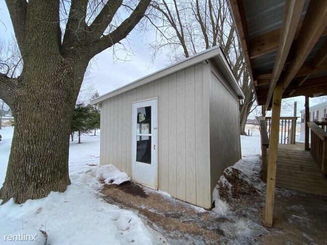 Building Photo - 3 br, 2 bath Mobile Home - 10522 View Ave....