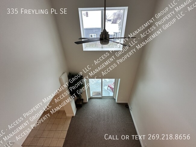Building Photo - 335 Freyling Pl SE