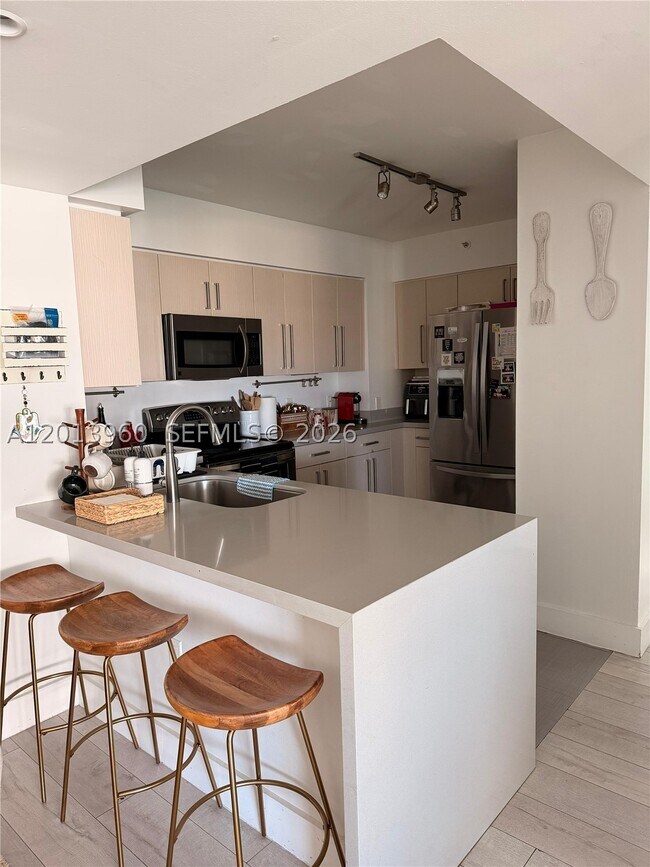 Building Photo - 1155 Brickell Bay Dr