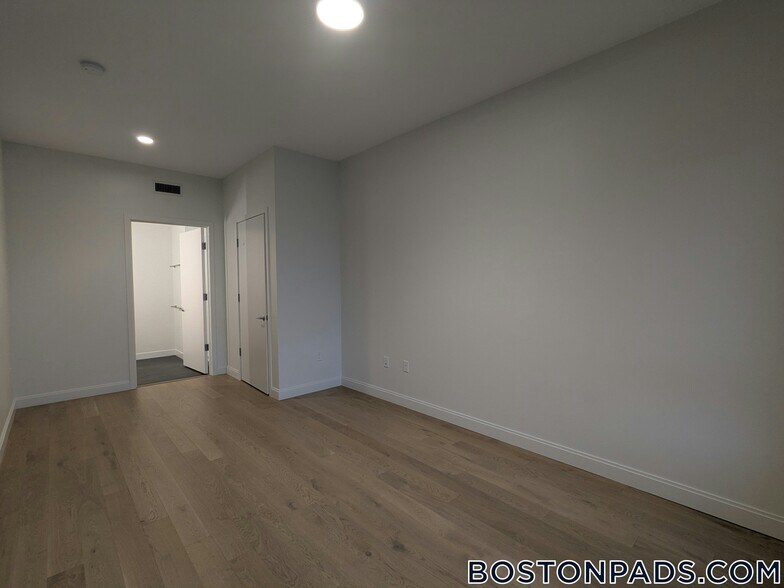 Building Photo - 55 Brighton Ave