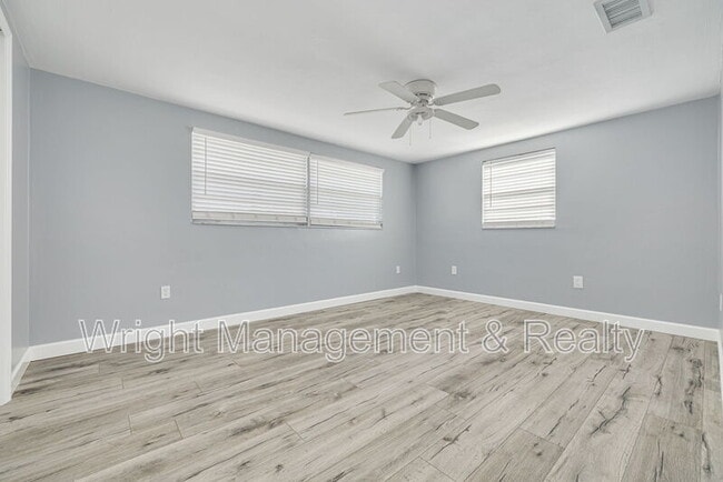 Building Photo - 3233 Finch Dr