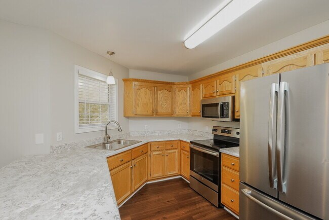 Building Photo - 151 Braxton Ln E