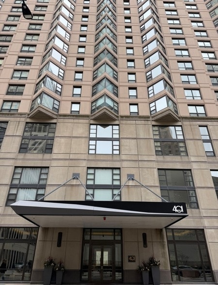 Building Photo - 401 E Ontario St