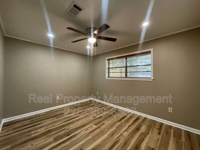 Building Photo - 4225 W Central Ave