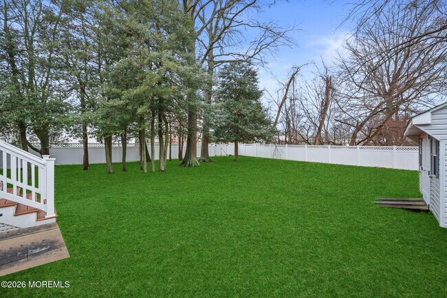 Building Photo - 11 Applebey St