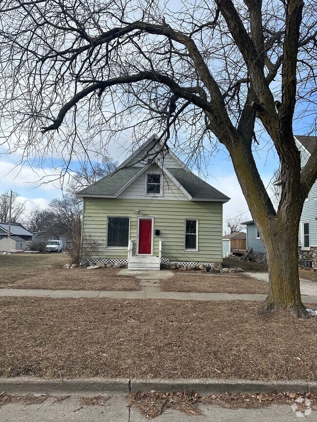 Building Photo - Newly updated 3 bedroom 1 bathroom home