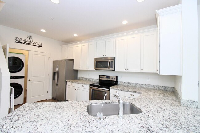 Building Photo - 2511 W Queen Creek Rd