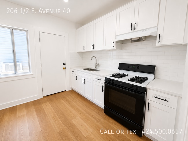 Building Photo - 206 1/2 E. Avenue 40-