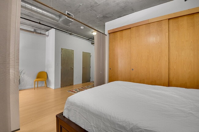 Building Photo - $1,850, 1 bed, 1.5 bath located in Denver ...