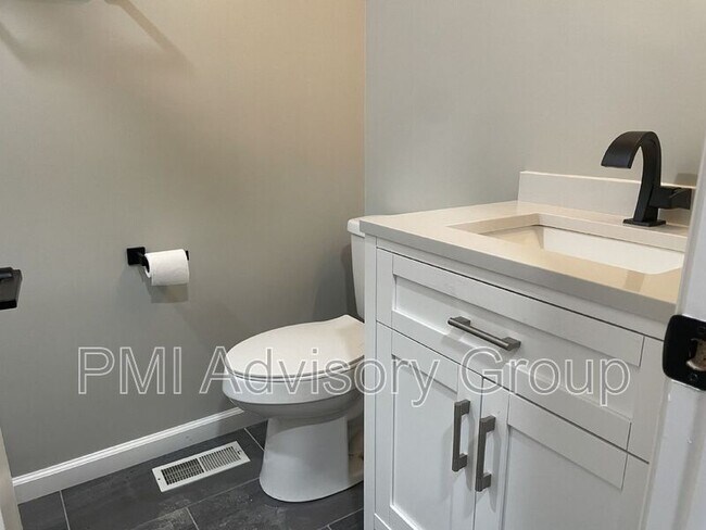 Building Photo - 7416 SW 27th St