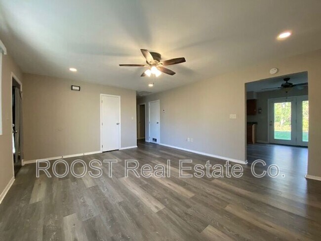 Building Photo - 3323 Upper Valley Pike