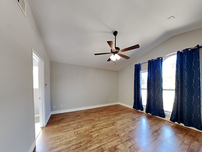 Building Photo - 250 Pinyon Ln