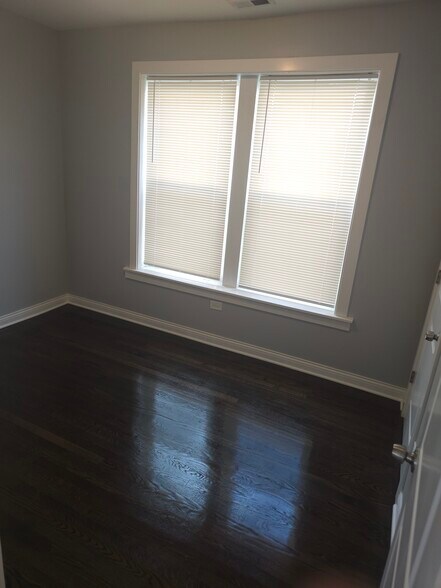 Building Photo - 7627 S King Dr