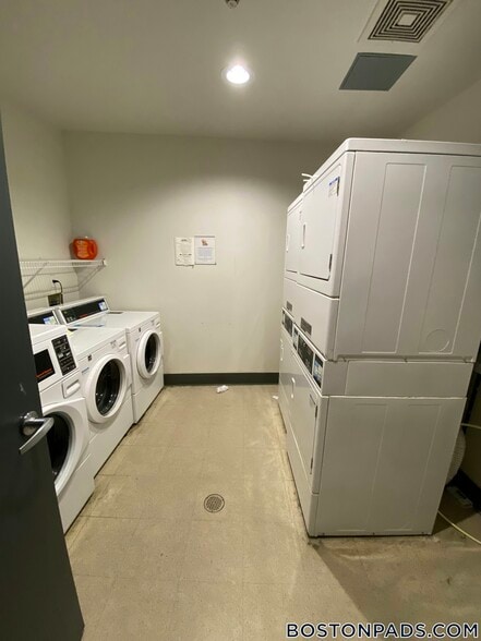 Building Photo - 160 E Berkeley St