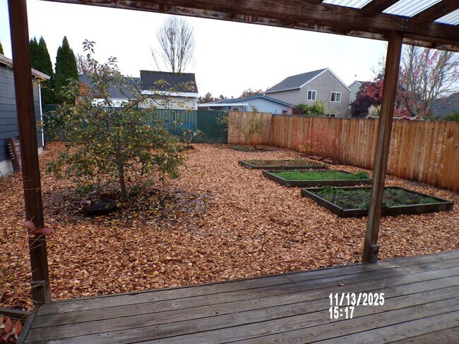 Building Photo - Charming house close to parks